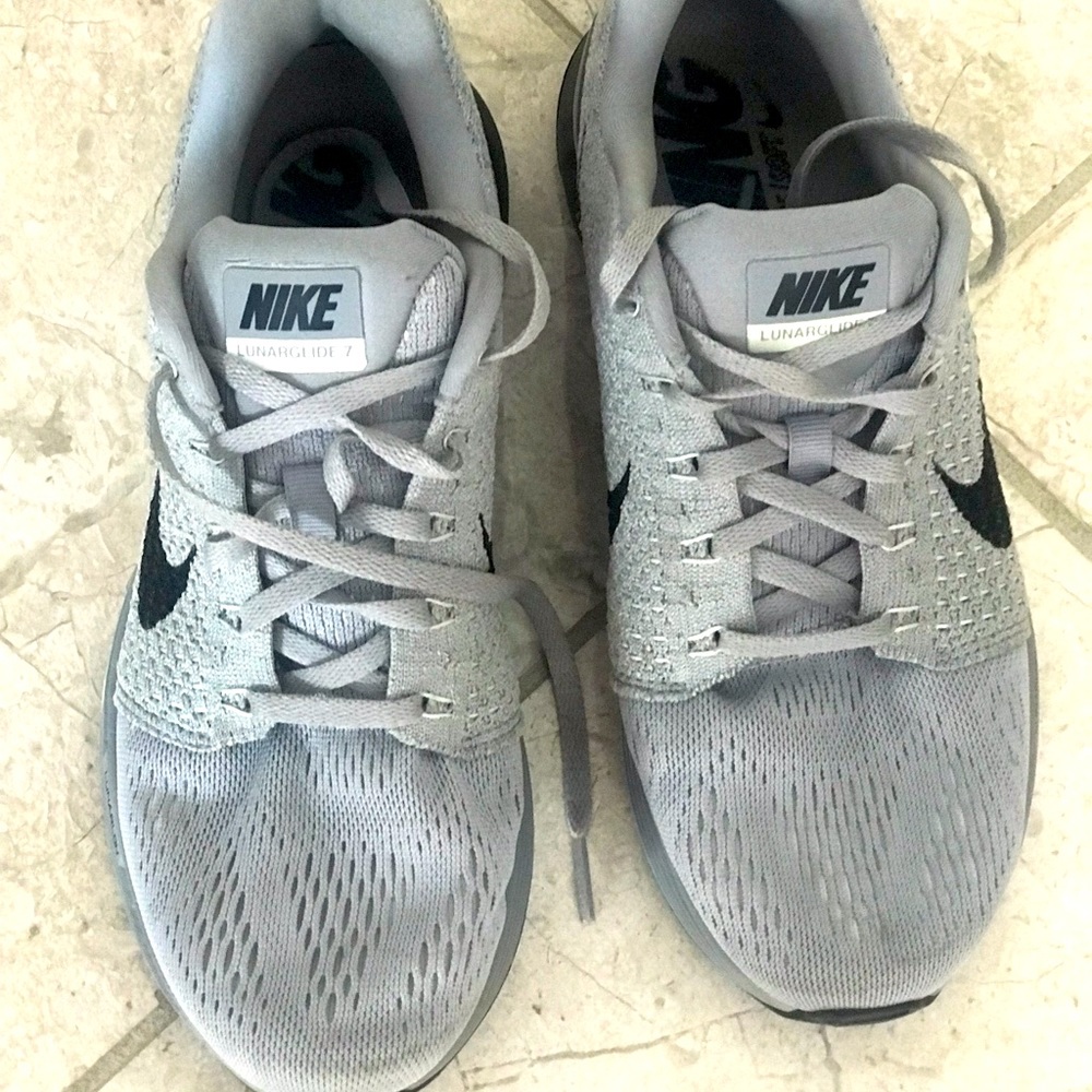NIKE